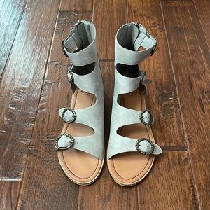 Beast fashion side buckle gladiator sandal